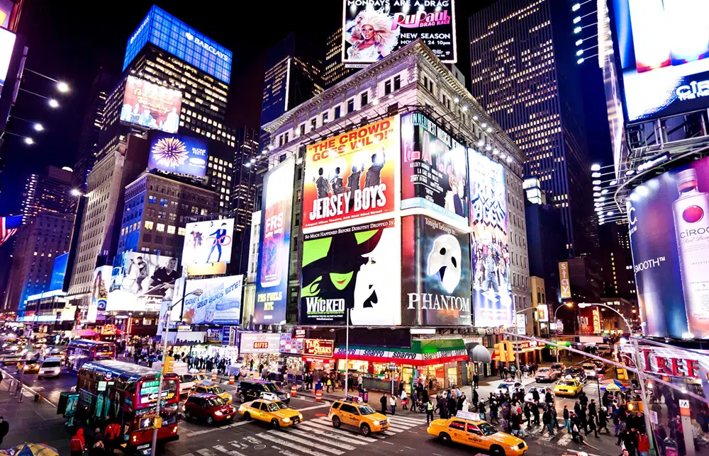 broadway street lights in nyc